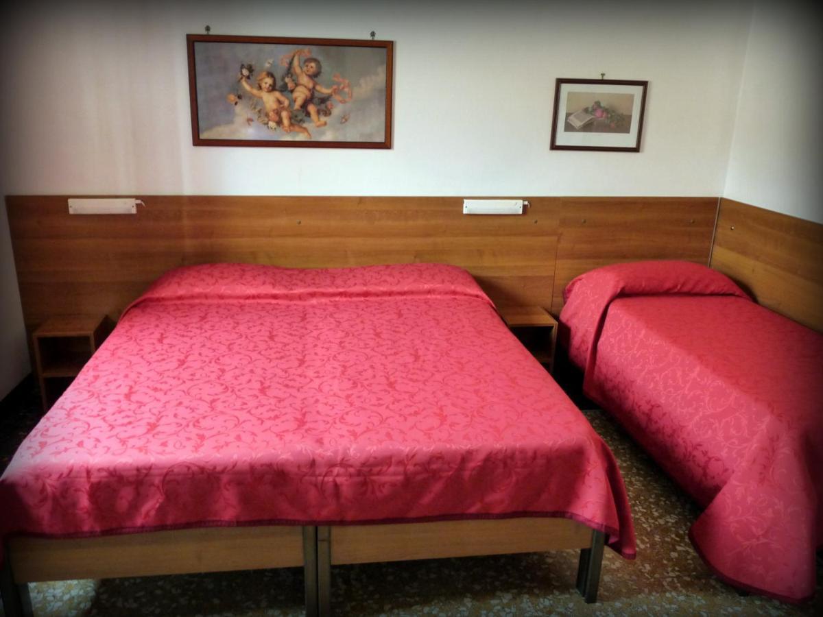 Hotel Triestina Ноли Екстериор снимка