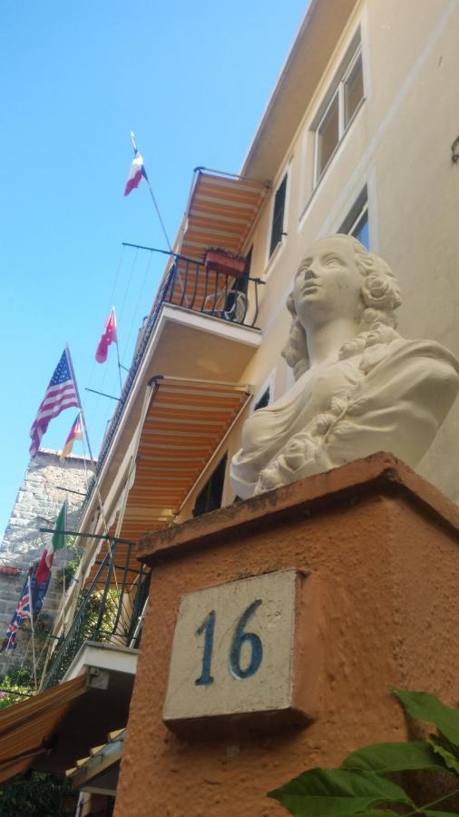 Hotel Triestina Ноли Екстериор снимка