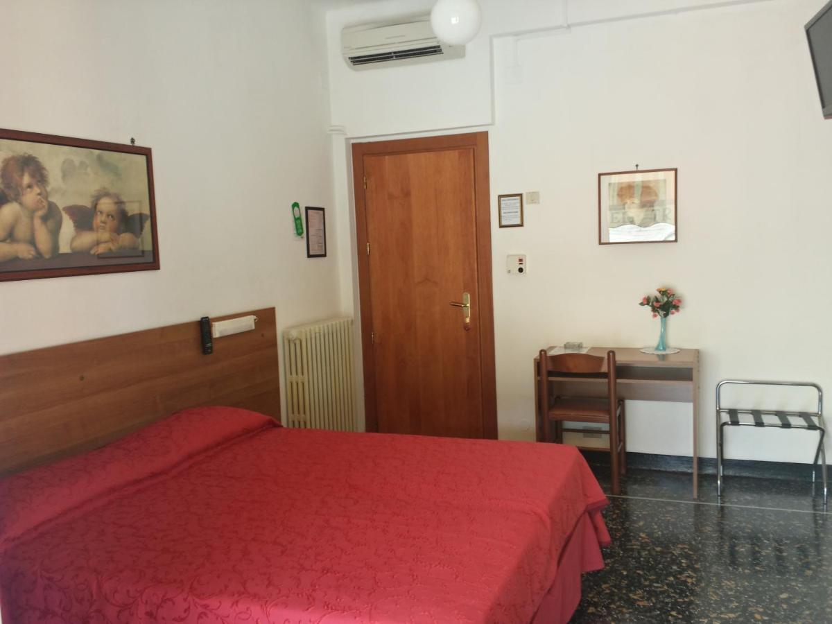 Hotel Triestina Ноли Екстериор снимка