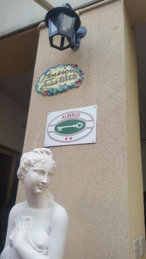Hotel Triestina Ноли Екстериор снимка