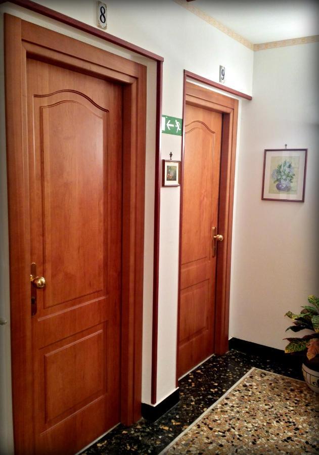 Hotel Triestina Ноли Екстериор снимка