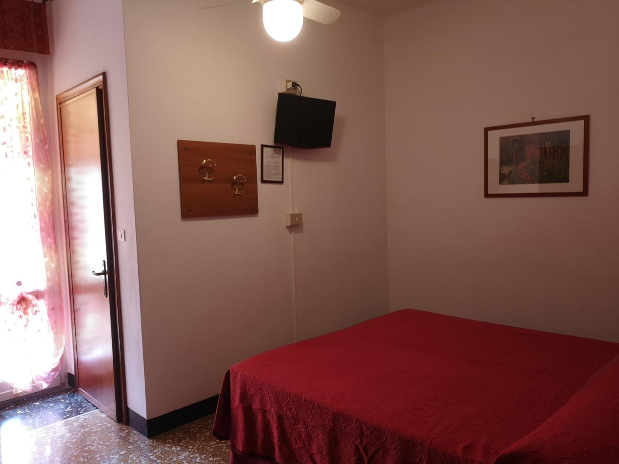 Hotel Triestina Ноли Екстериор снимка