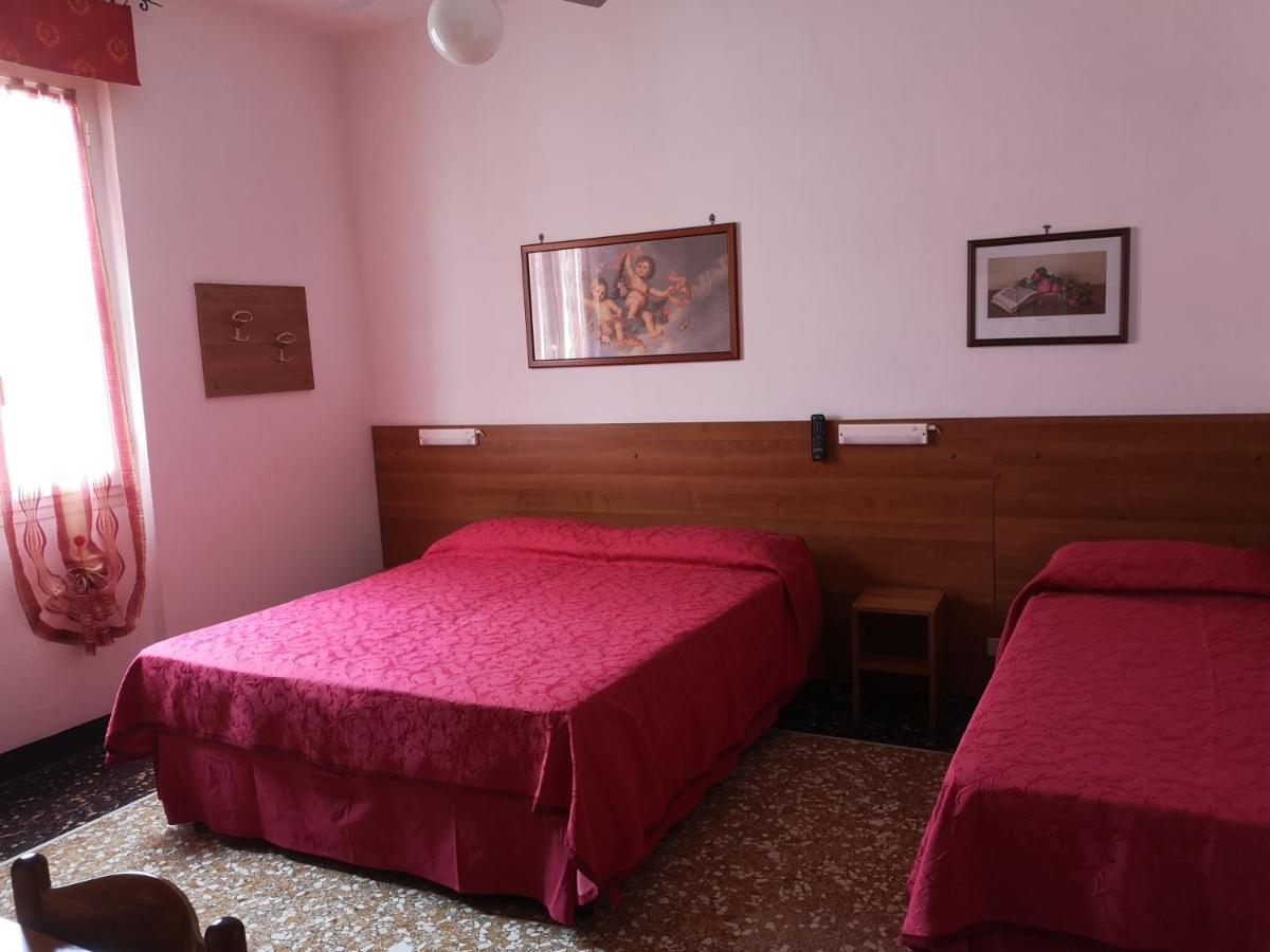Hotel Triestina Ноли Екстериор снимка