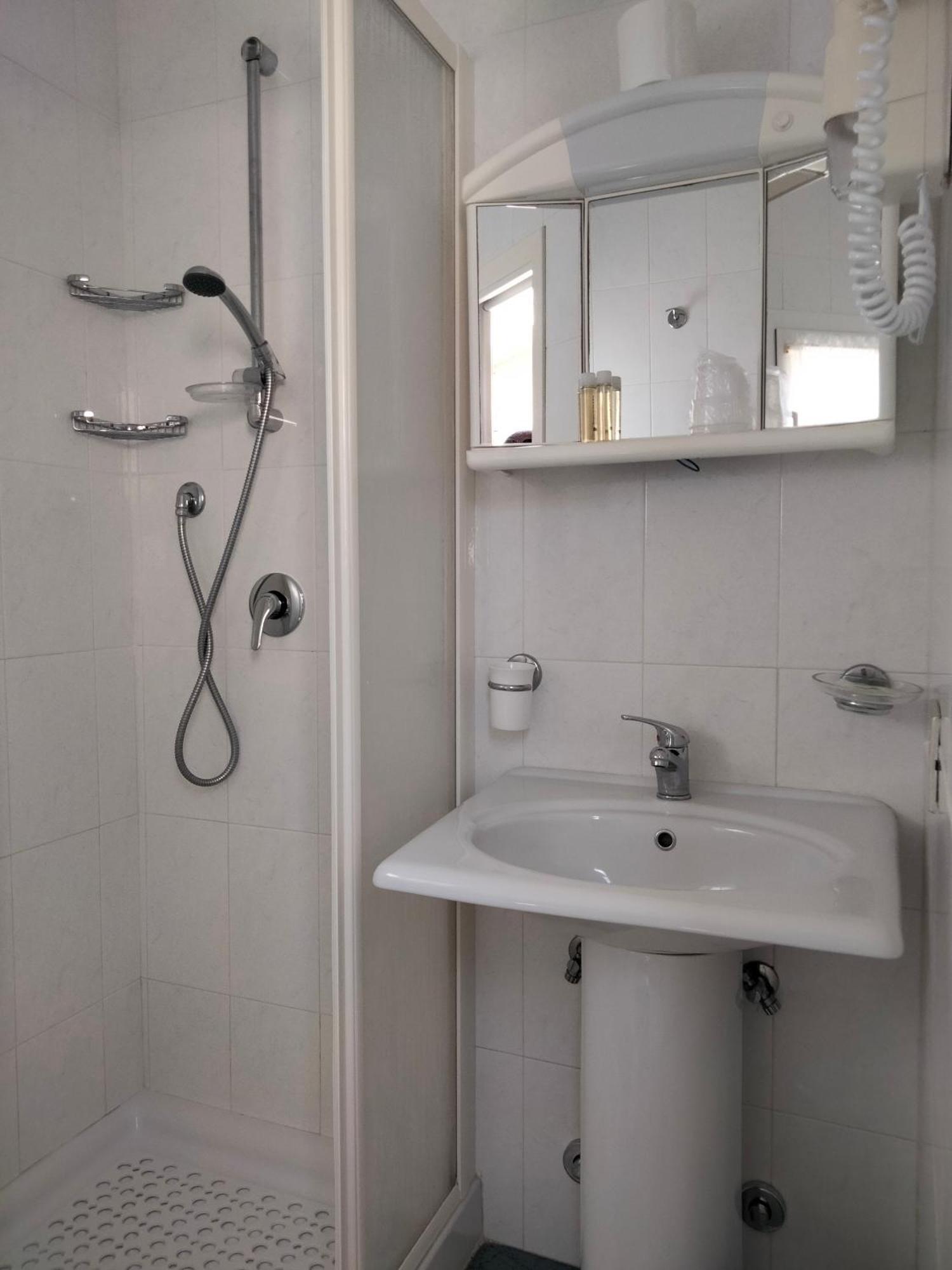 Hotel Triestina Ноли Екстериор снимка
