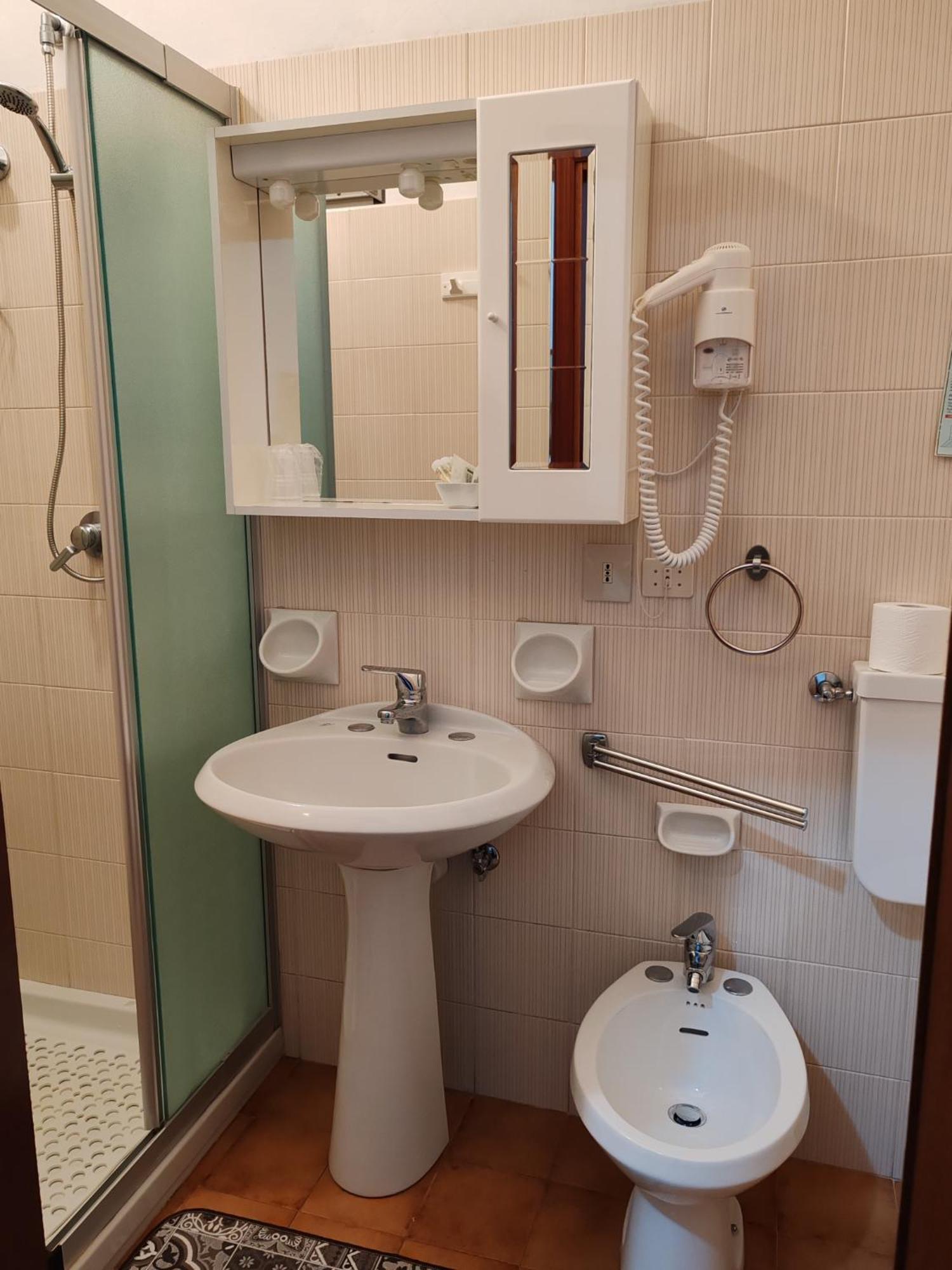 Hotel Triestina Ноли Екстериор снимка